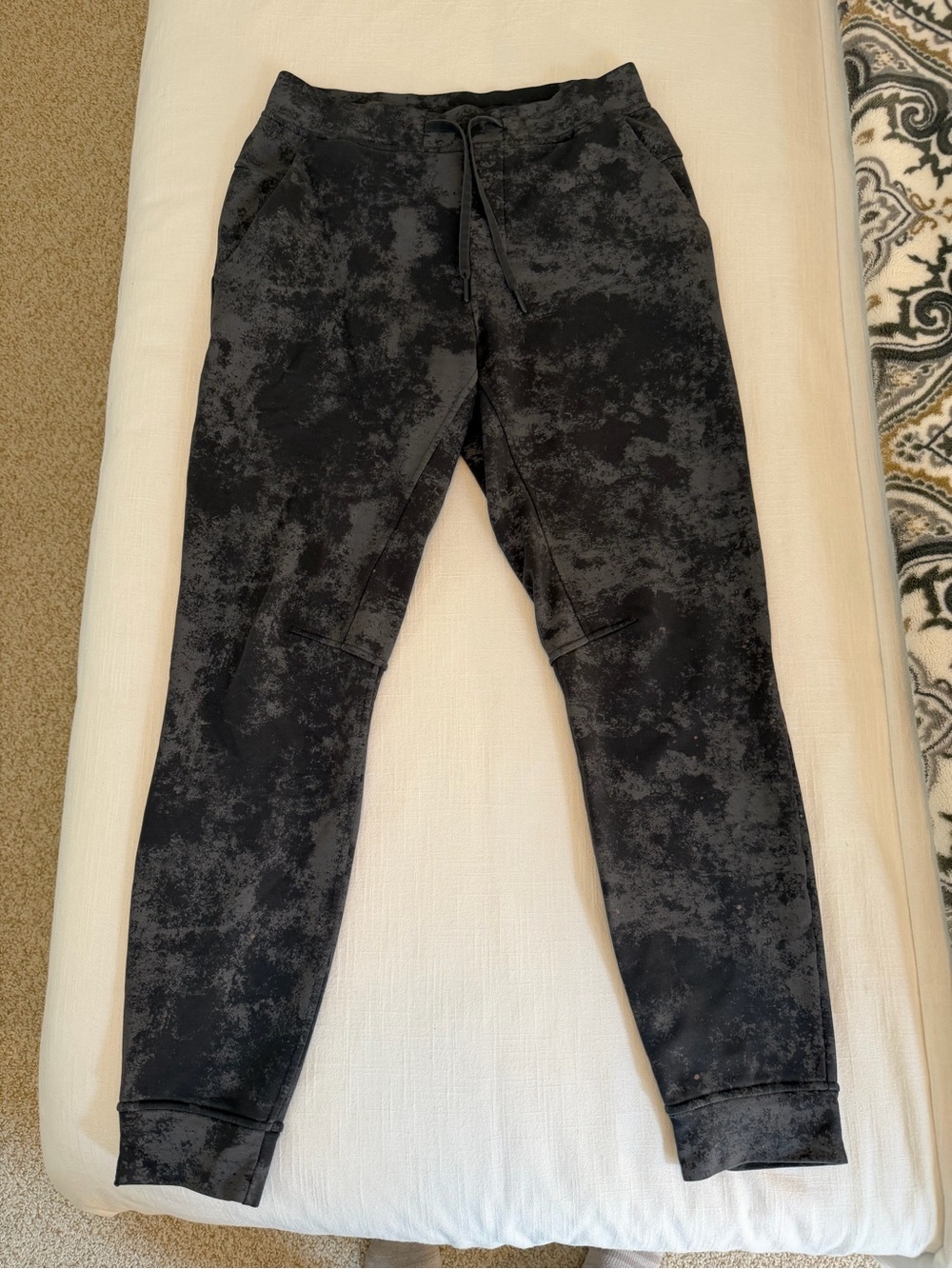 Lululemon Men’s Black Marble-Print Joggers